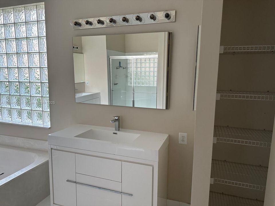 На продажу: $1,050,000 (5 спален, 3 ванн, 2951 Квадратных фут)