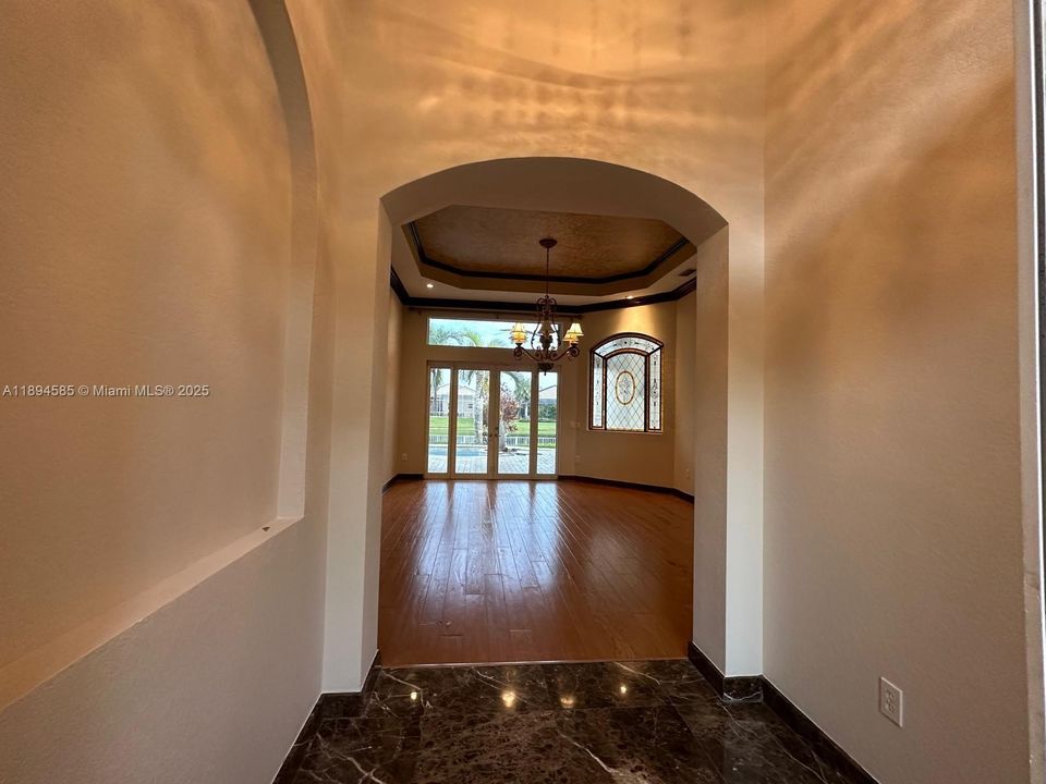 На продажу: $1,050,000 (5 спален, 3 ванн, 2951 Квадратных фут)