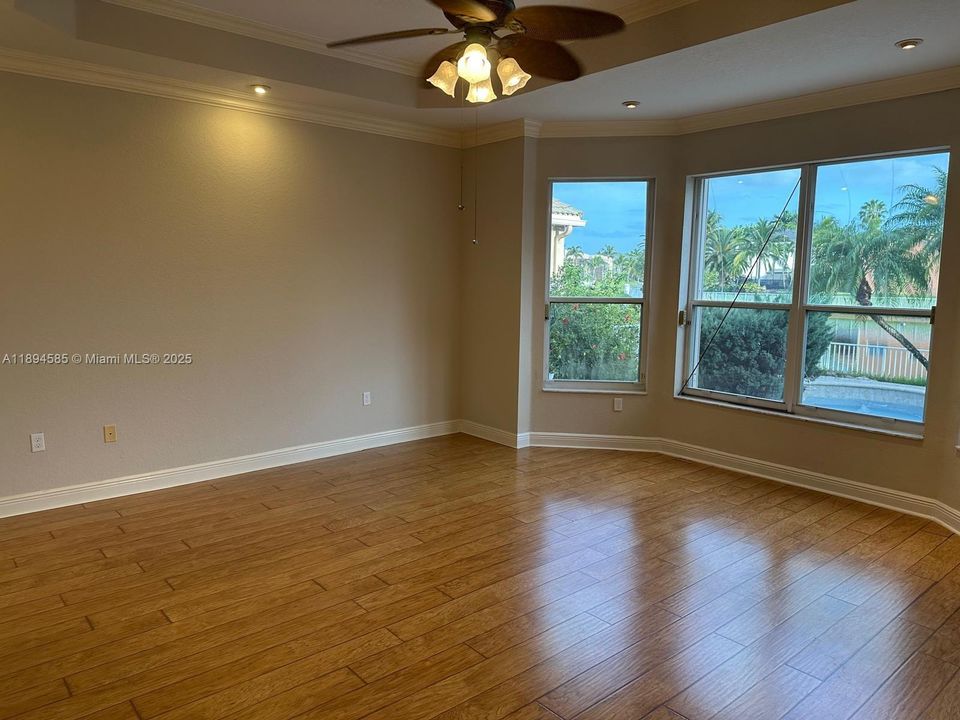 На продажу: $1,050,000 (5 спален, 3 ванн, 2951 Квадратных фут)