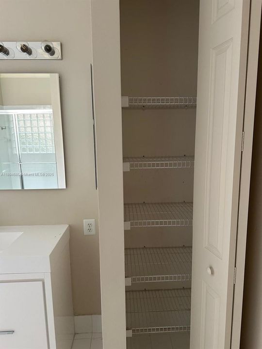 На продажу: $1,050,000 (5 спален, 3 ванн, 2951 Квадратных фут)