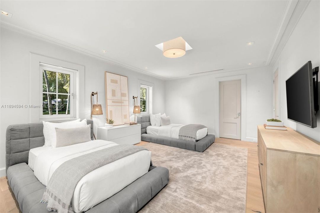 Activo con contrato: $7,990,000 (5 camas, 5 baños, 4081 Pies cuadrados)