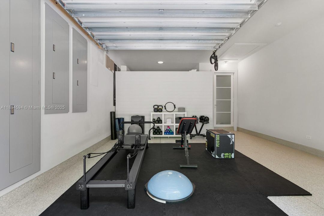 Activo con contrato: $7,990,000 (5 camas, 5 baños, 4081 Pies cuadrados)