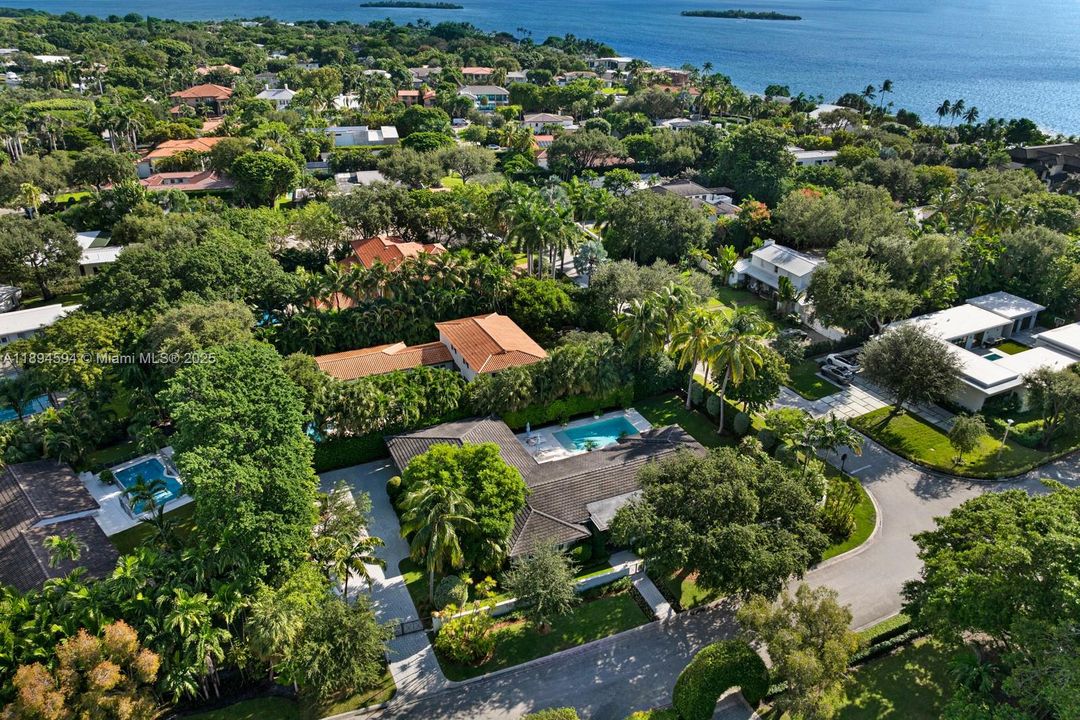 Activo con contrato: $7,990,000 (5 camas, 5 baños, 4081 Pies cuadrados)