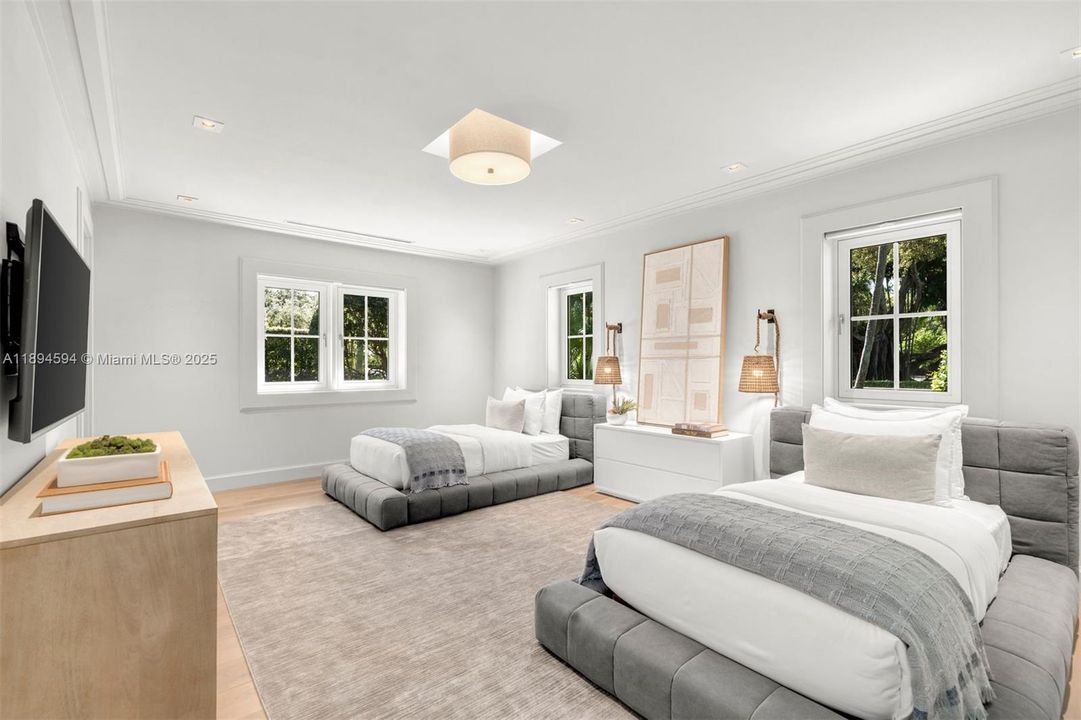 Activo con contrato: $7,990,000 (5 camas, 5 baños, 4081 Pies cuadrados)