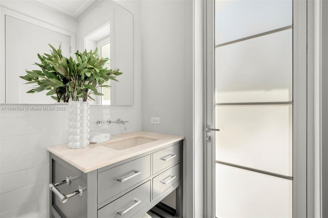 Activo con contrato: $7,990,000 (5 camas, 5 baños, 4081 Pies cuadrados)