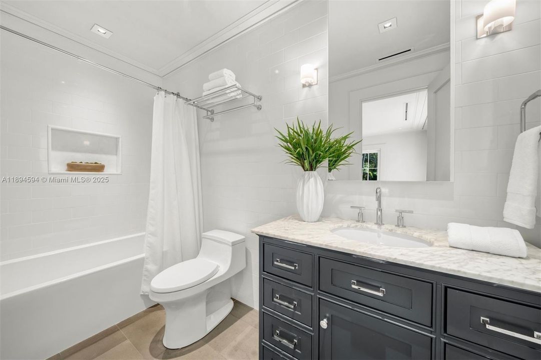 Activo con contrato: $7,990,000 (5 camas, 5 baños, 4081 Pies cuadrados)