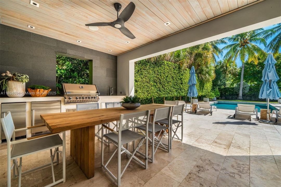 Activo con contrato: $7,990,000 (5 camas, 5 baños, 4081 Pies cuadrados)