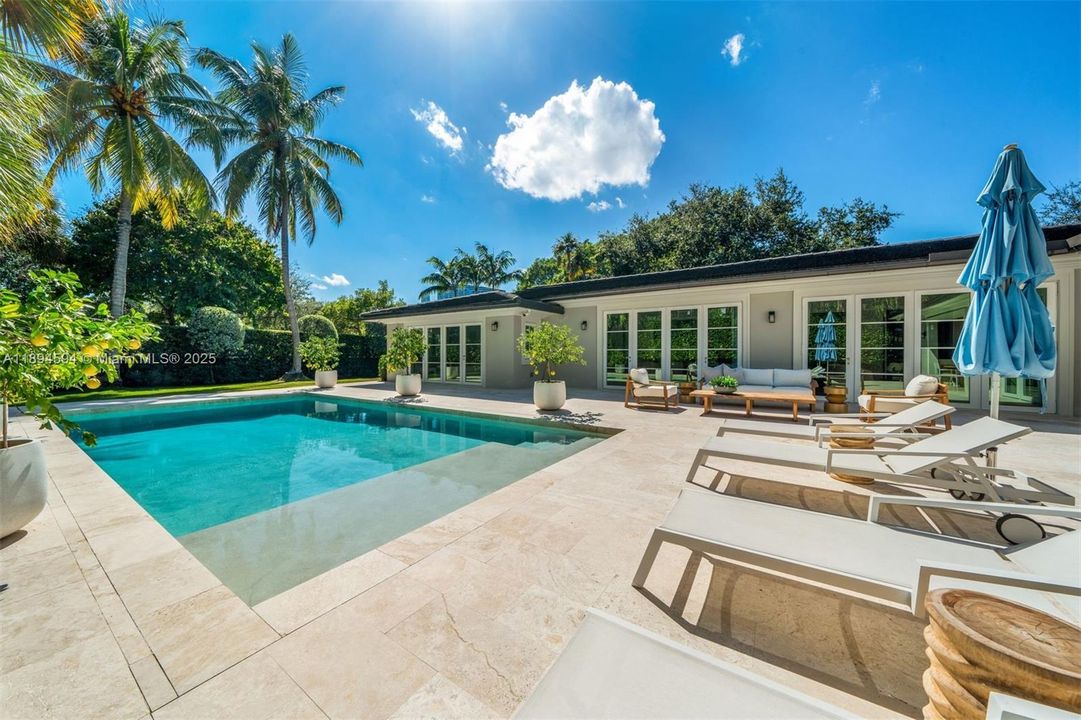 Activo con contrato: $7,990,000 (5 camas, 5 baños, 4081 Pies cuadrados)