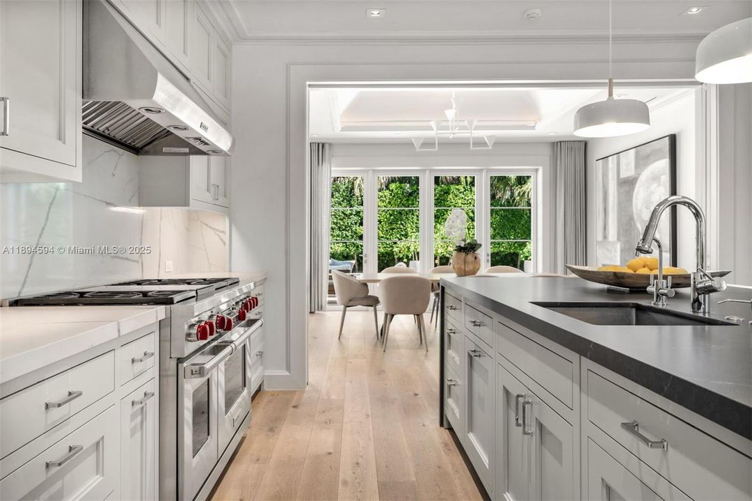 Activo con contrato: $7,990,000 (5 camas, 5 baños, 4081 Pies cuadrados)