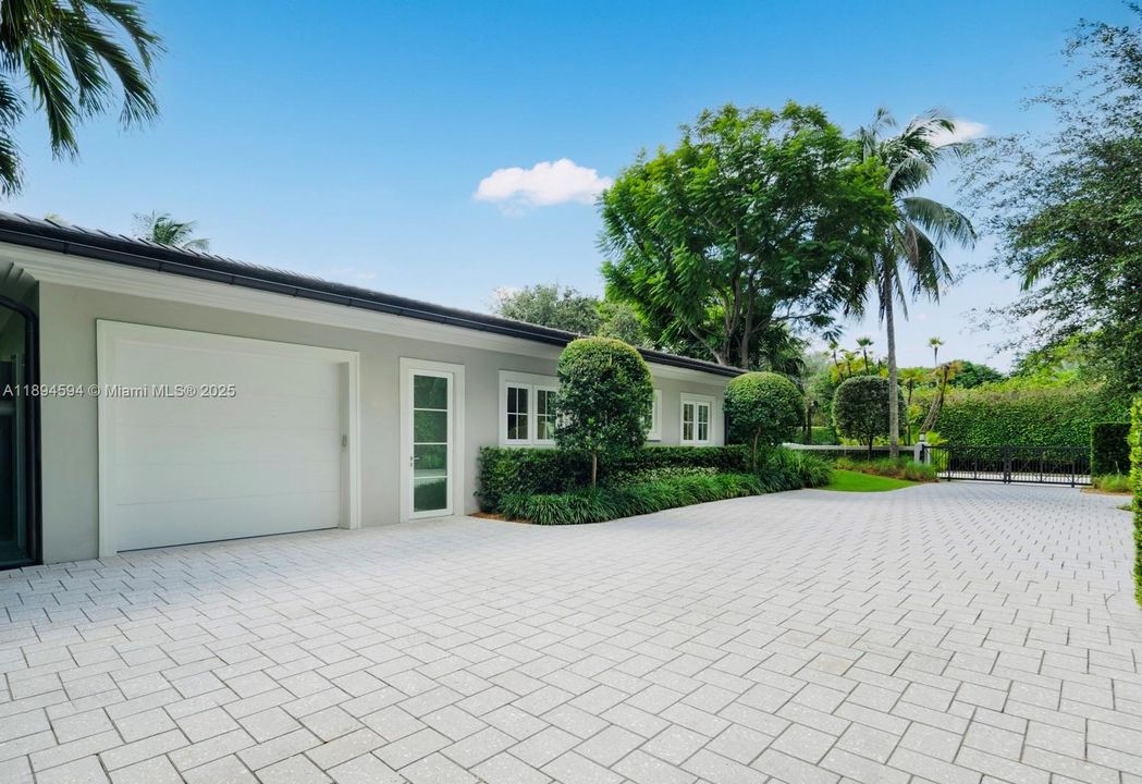 Activo con contrato: $7,990,000 (5 camas, 5 baños, 4081 Pies cuadrados)