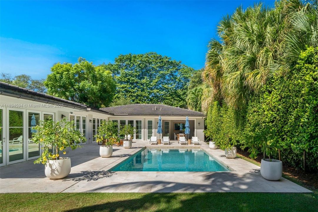 Activo con contrato: $7,990,000 (5 camas, 5 baños, 4081 Pies cuadrados)