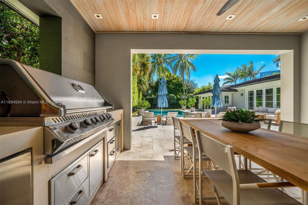 Activo con contrato: $7,990,000 (5 camas, 5 baños, 4081 Pies cuadrados)