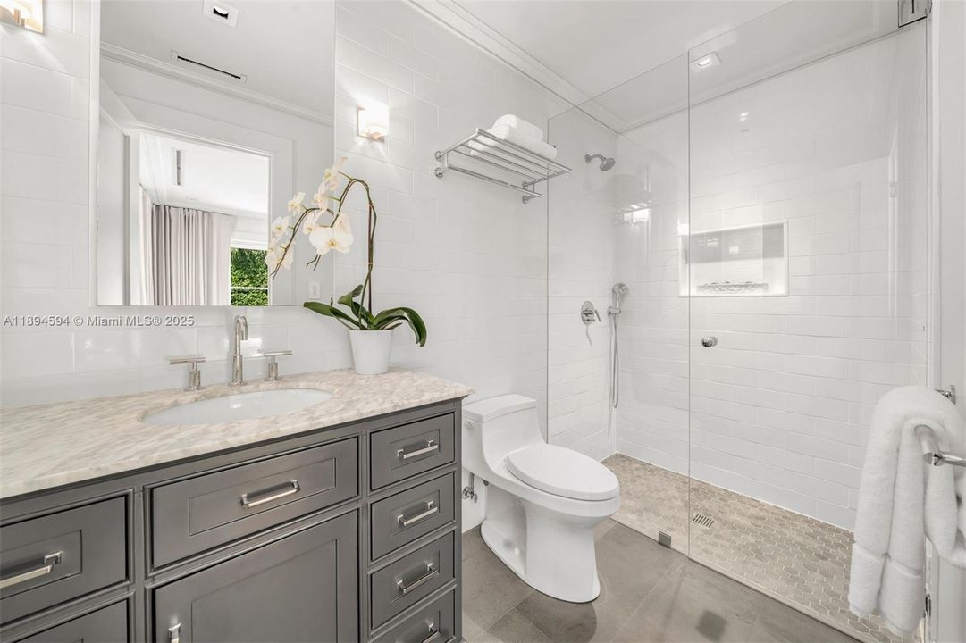 Activo con contrato: $7,990,000 (5 camas, 5 baños, 4081 Pies cuadrados)