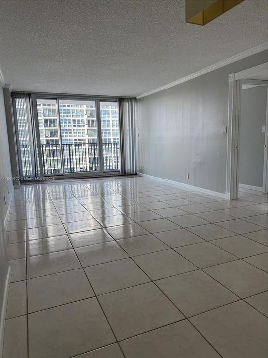 Active With Contract: $2,100 (2 beds, 2 baths, 1050 Square Feet)