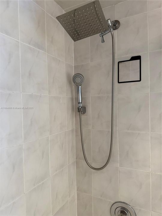 Active With Contract: $2,100 (2 beds, 2 baths, 1050 Square Feet)