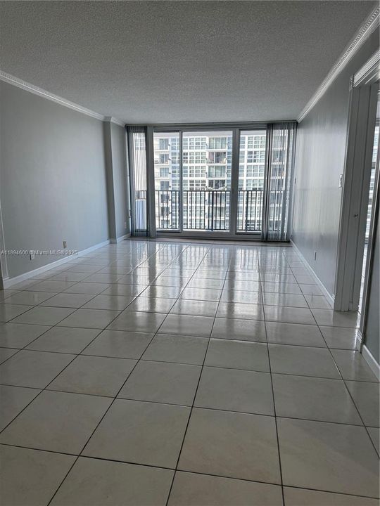 Active With Contract: $2,100 (2 beds, 2 baths, 1050 Square Feet)