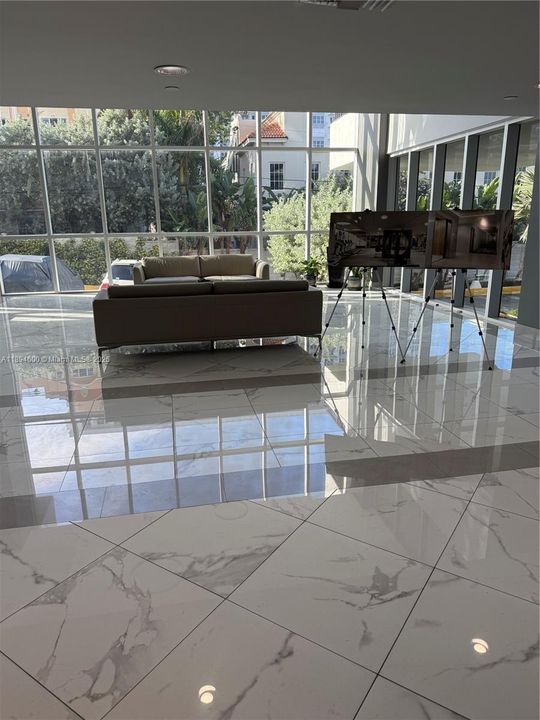 Active With Contract: $2,100 (2 beds, 2 baths, 1050 Square Feet)