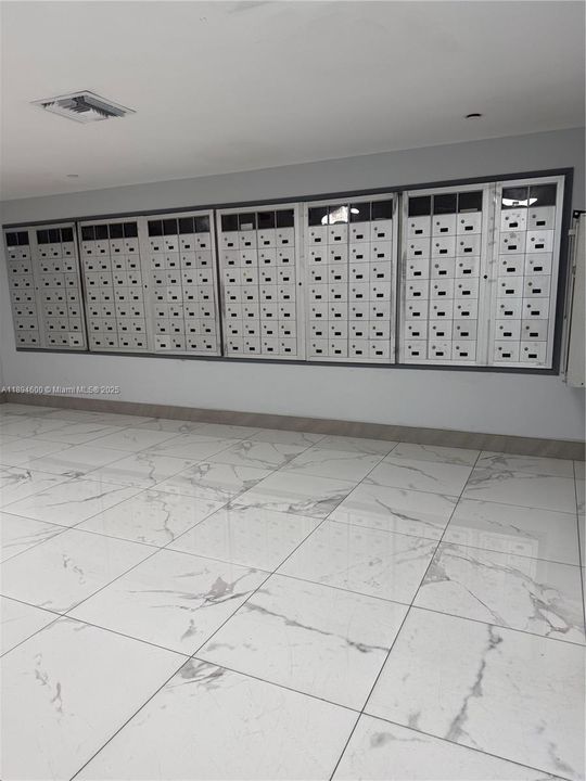 Active With Contract: $2,100 (2 beds, 2 baths, 1050 Square Feet)