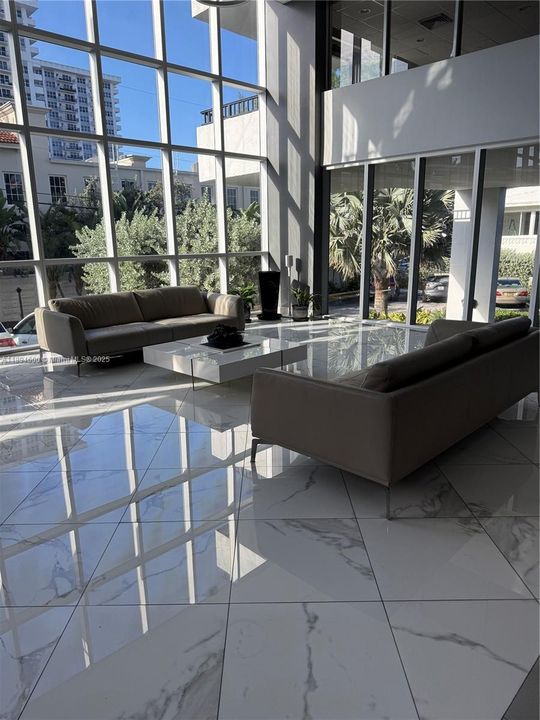 Active With Contract: $2,100 (2 beds, 2 baths, 1050 Square Feet)