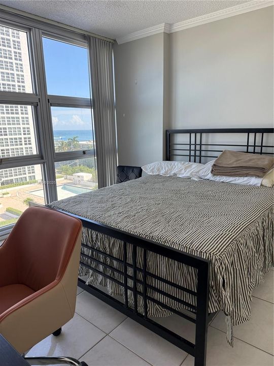 Active With Contract: $2,100 (2 beds, 2 baths, 1050 Square Feet)