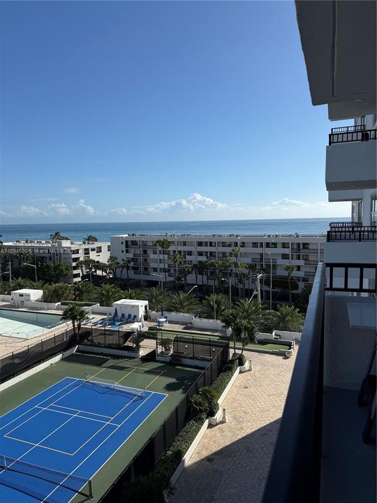 Active With Contract: $2,100 (2 beds, 2 baths, 1050 Square Feet)