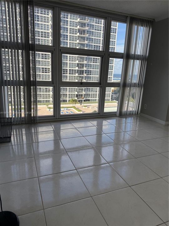 Active With Contract: $2,100 (2 beds, 2 baths, 1050 Square Feet)