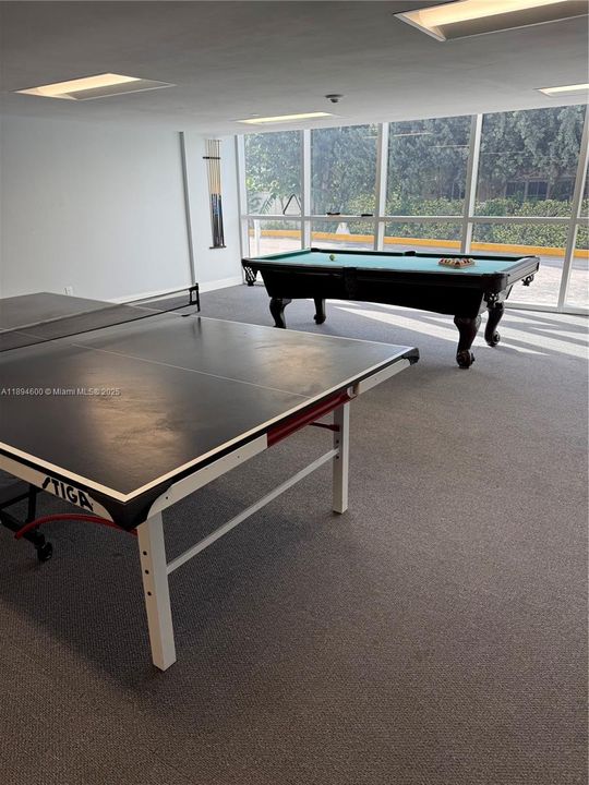 Active With Contract: $2,100 (2 beds, 2 baths, 1050 Square Feet)