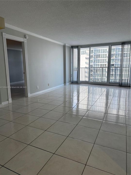 Active With Contract: $2,100 (2 beds, 2 baths, 1050 Square Feet)