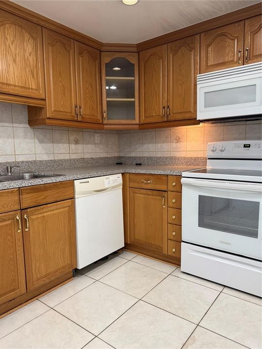 Active With Contract: $2,100 (2 beds, 2 baths, 1050 Square Feet)