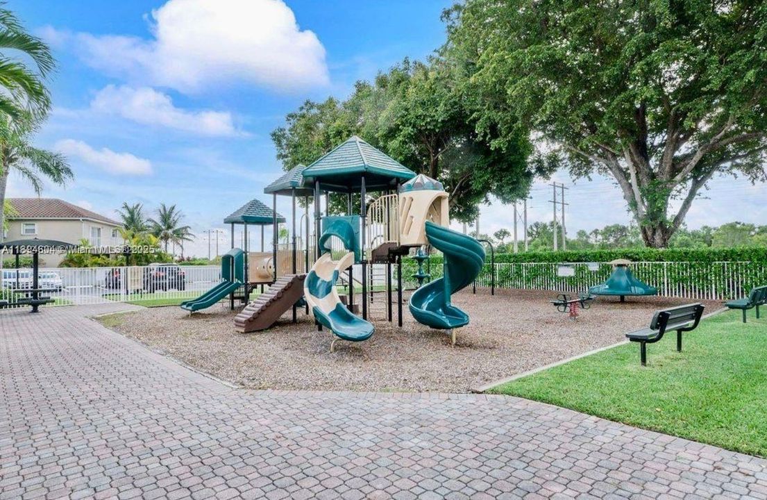 Active With Contract: $4,150 (4 beds, 2 baths, 2174 Square Feet)