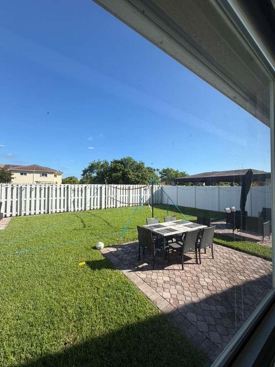 Active With Contract: $4,150 (4 beds, 2 baths, 2174 Square Feet)