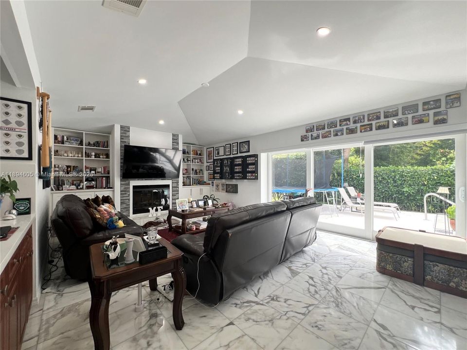 For Rent: $12,000 (4 beds, 3 baths, 3018 Square Feet)