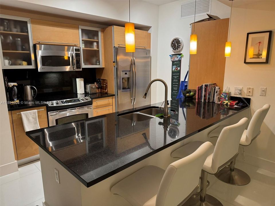 待售: $1,150,000 (2 贝兹, 2 浴室, 1278 平方英尺)