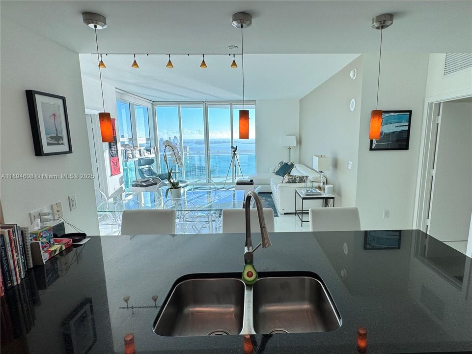 待售: $1,150,000 (2 贝兹, 2 浴室, 1278 平方英尺)