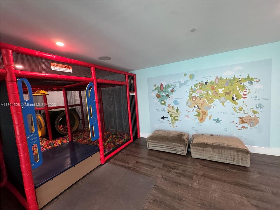 待售: $1,150,000 (2 贝兹, 2 浴室, 1278 平方英尺)