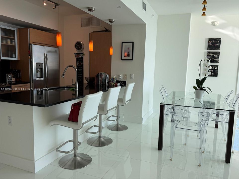 待售: $1,150,000 (2 贝兹, 2 浴室, 1278 平方英尺)