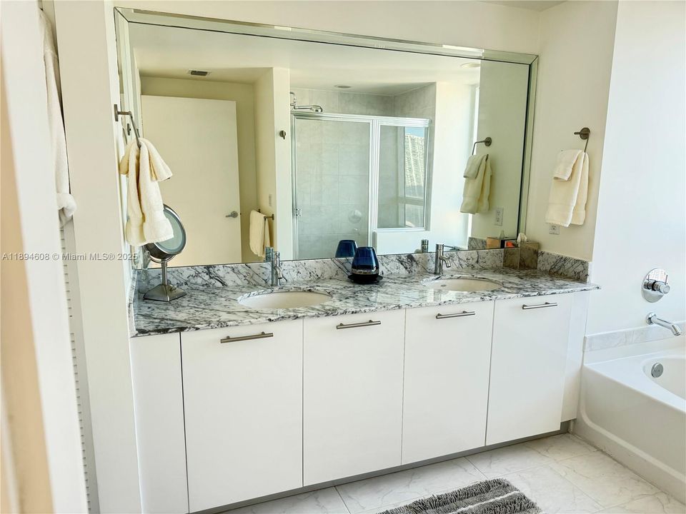 待售: $1,150,000 (2 贝兹, 2 浴室, 1278 平方英尺)