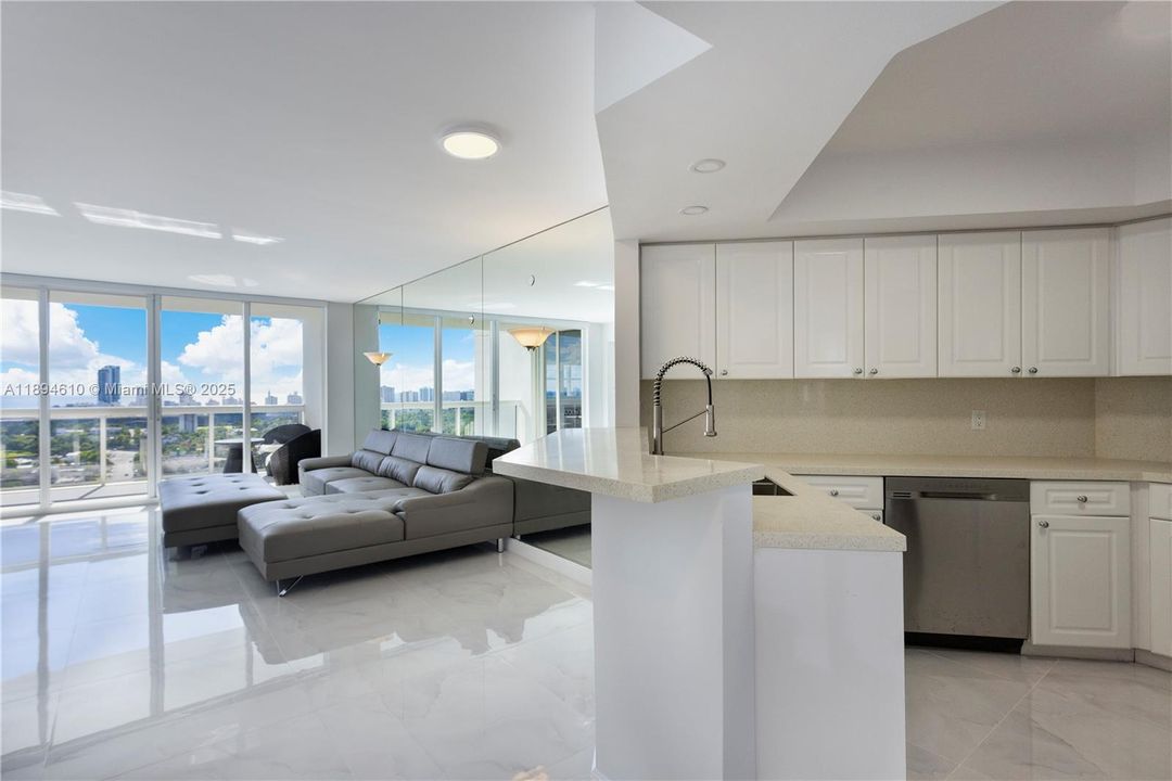 For Rent: $6,000 (2 beds, 2 baths, 1140 Square Feet)