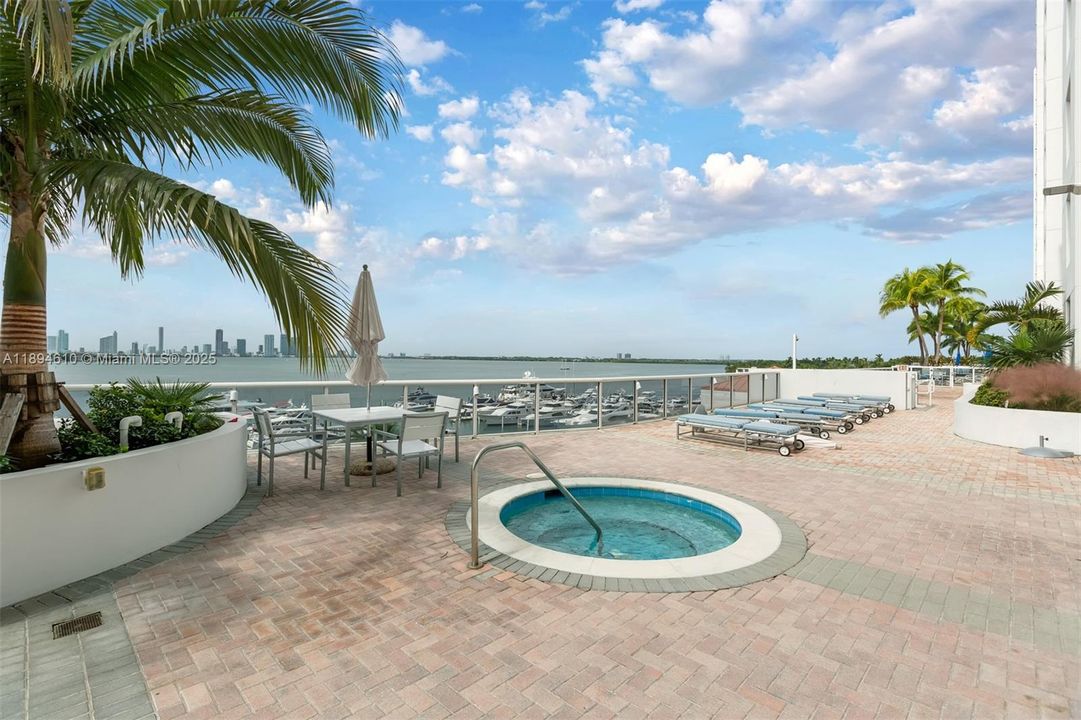 For Rent: $6,000 (2 beds, 2 baths, 1140 Square Feet)