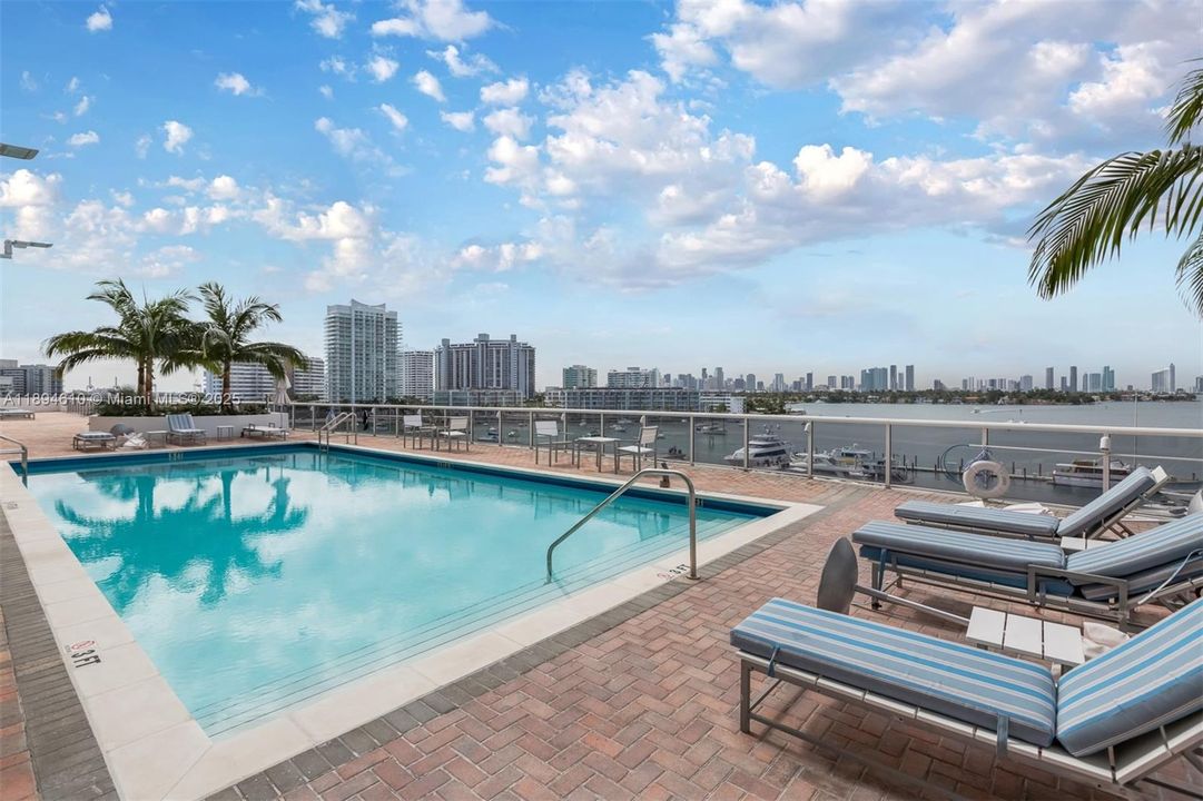 For Rent: $6,000 (2 beds, 2 baths, 1140 Square Feet)