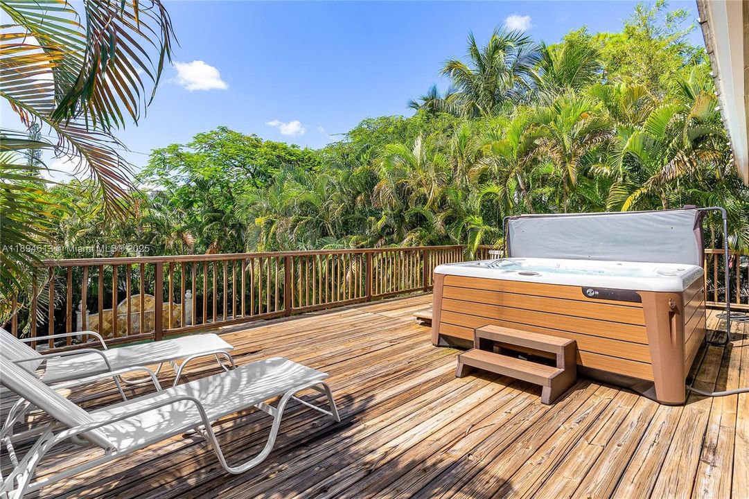 For Sale: $1,399,000 (3 beds, 2 baths, 1596 Square Feet)