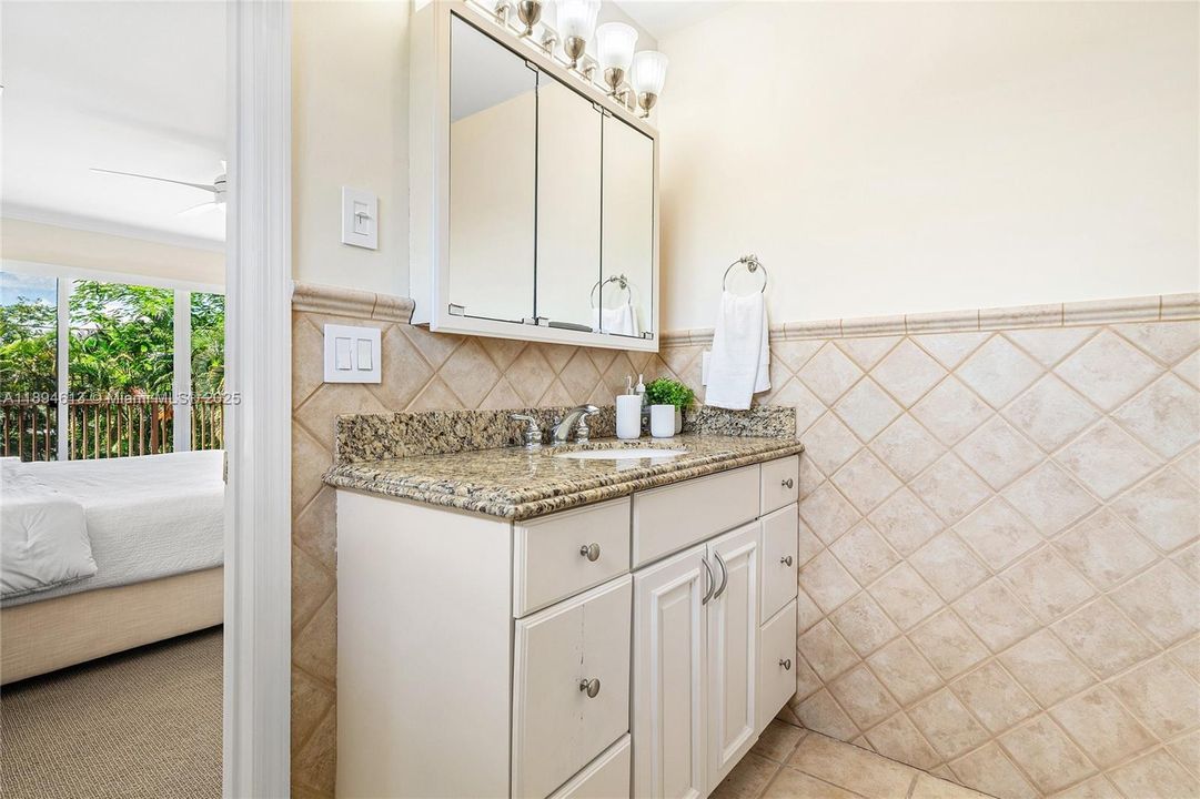 For Sale: $1,399,000 (3 beds, 2 baths, 1596 Square Feet)