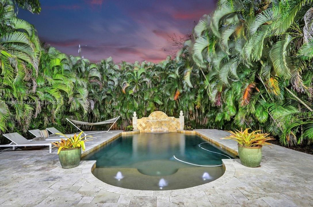 For Sale: $1,399,000 (3 beds, 2 baths, 1596 Square Feet)