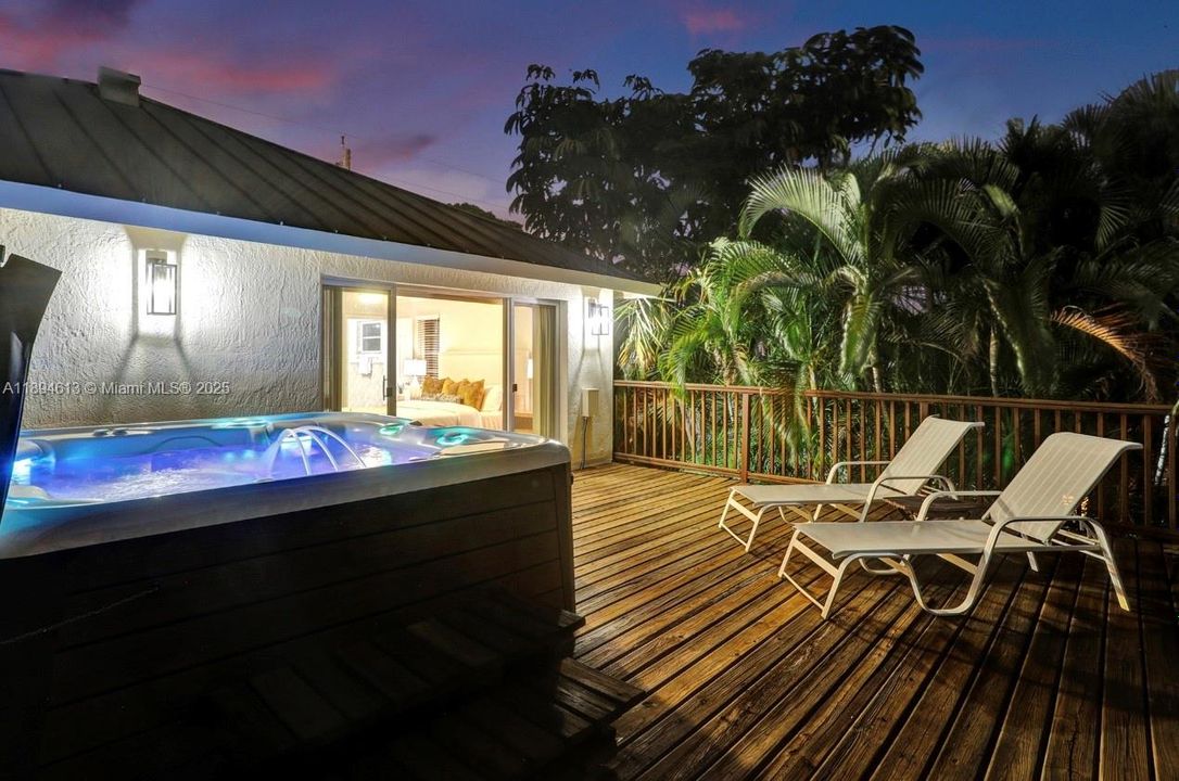 For Sale: $1,399,000 (3 beds, 2 baths, 1596 Square Feet)