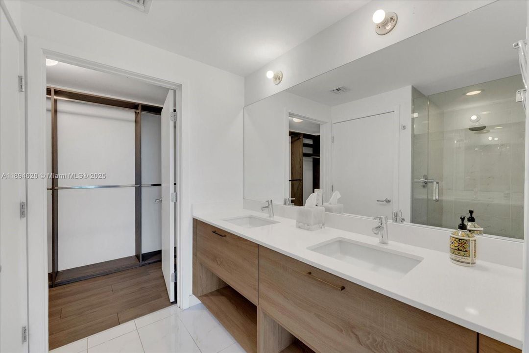 Recently Rented: $3,600 (2 beds, 2 baths, 1122 Square Feet)