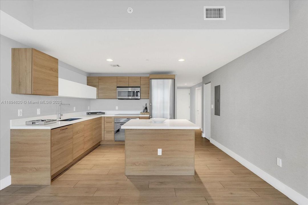 Recently Rented: $3,600 (2 beds, 2 baths, 1122 Square Feet)