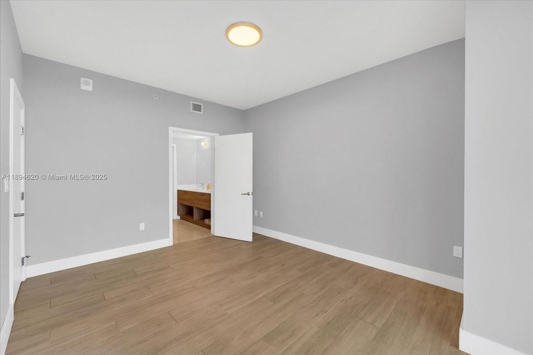 Recently Rented: $3,600 (2 beds, 2 baths, 1122 Square Feet)