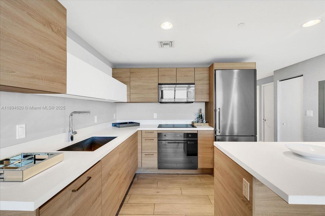 Recently Rented: $3,600 (2 beds, 2 baths, 1122 Square Feet)