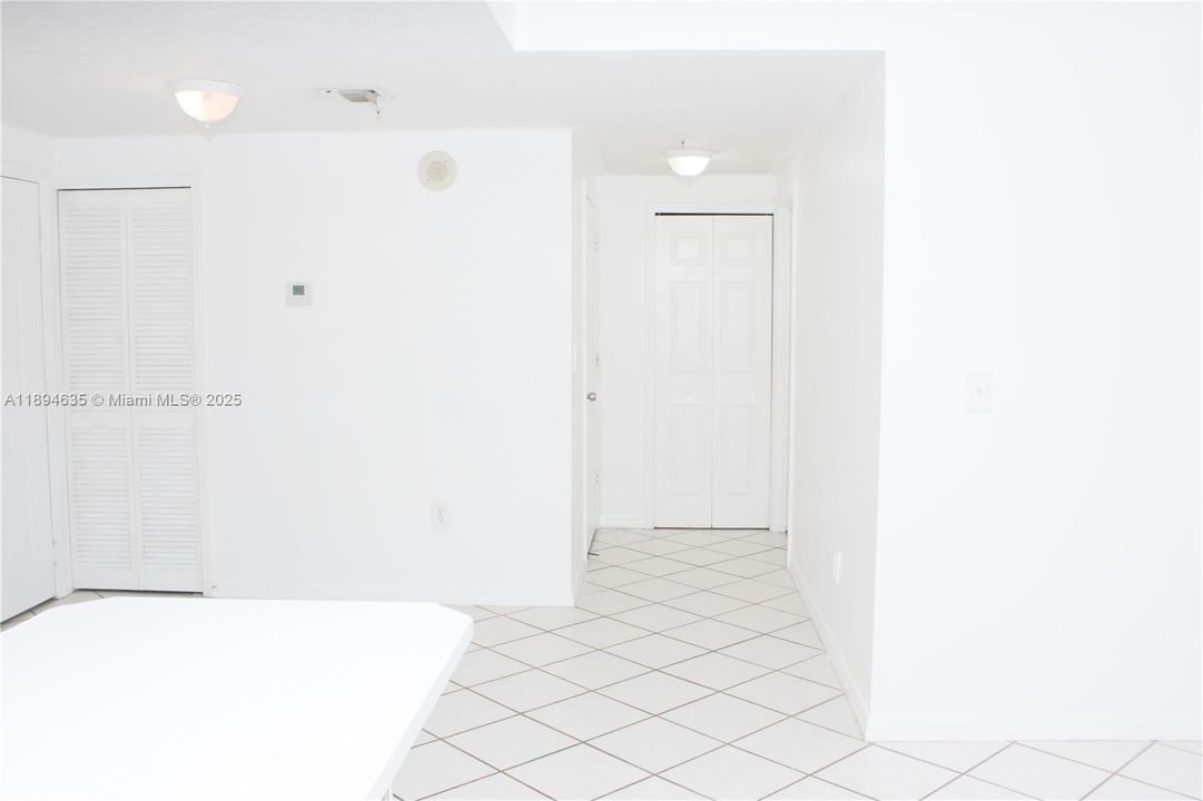Active With Contract: $2,100 (1 beds, 1 baths, 615 Square Feet)