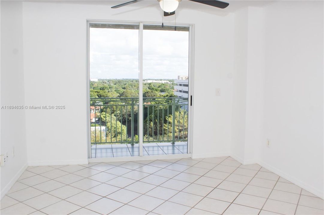 Active With Contract: $2,100 (1 beds, 1 baths, 615 Square Feet)